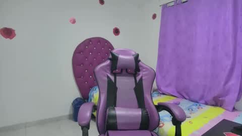 Roxy online show from December 22, 2025, 3:36 am