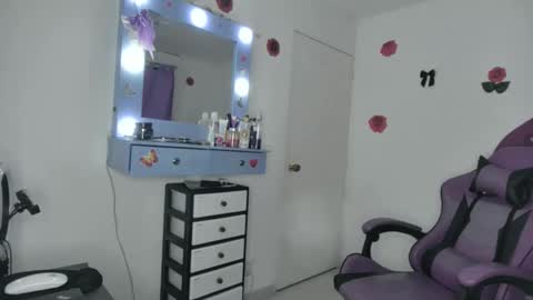 Snapshot of roxy_lu_07 chatting on May 17, 2026, 1:58 am Roxy online show from May 17, 2026, 1:58 am
