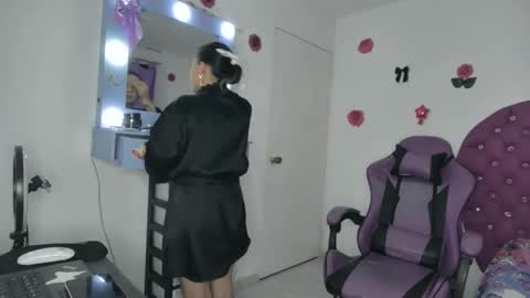 Snapshot of roxy_lu_07 chatting on May 18, 2026, 1:56 am Roxy online show from May 18, 2026, 1:56 am