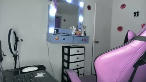 Snapshot of roxy_lu_07 chatting on May 24, 2026, 1:54 am Roxy online show from May 24, 2026, 1:54 am