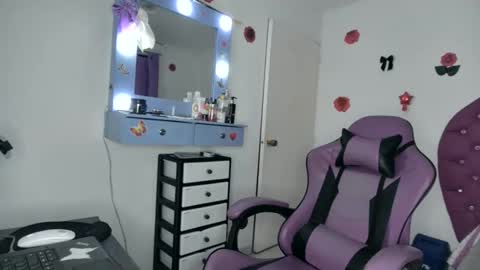 Snapshot of roxy_lu_07 chatting on June 8, 2026, 3:29 am Roxy online show from June 8, 2026, 3:29 am