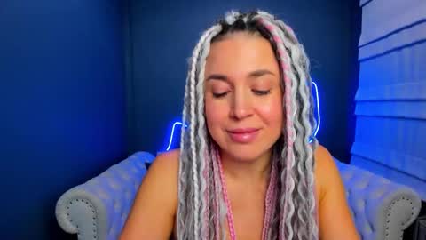 Roxy online show from November 21, 2025, 2:10 am