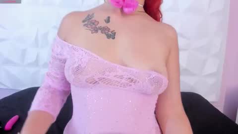 Snapshot of roxy_medina chatting on October 15, 2025, 2:11 am Roxy online show from October 15, 2025, 2:11 am