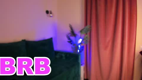 roxy_riot_ online show from February 2, 2025, 4:37 am