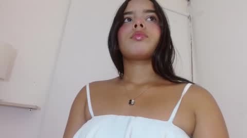 roxy_stone1 online show from November 11, 2025, 7:25 pm