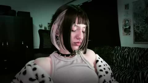 Roxy Independient model Help me to reach 50 thumbs up online show from May 16, 2026, 12:40 am