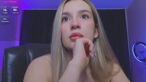 Roxy online show from November 21, 2025, 8:51 pm