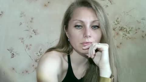roxyfox18x01 online show from May 20, 2026, 7:25 am