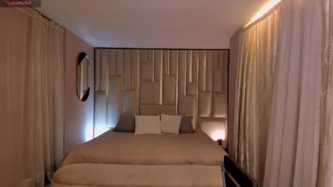 Roxy online show from October 5, 2025, 3:49 am