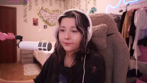 roxysuh online show from March 16, 2026, 7:12 am