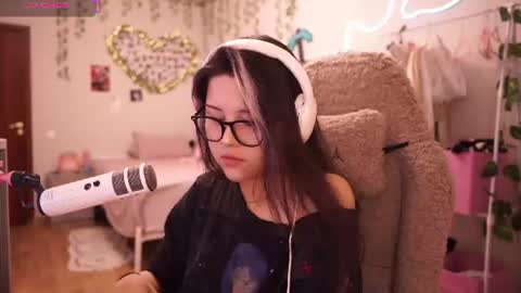 roxysuh online show from June 29, 2026, 7:36 am