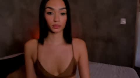 Snapshot of roxyy_x chatting on July 8, 2026, 9:19 pm val online show from July 8, 2026, 9:19 pm