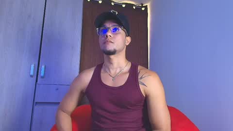 Snapshot of roy_barney chatting on May 10, 2026, 4:01 pm ANTONIO online show from May 10, 2026, 4:01 pm