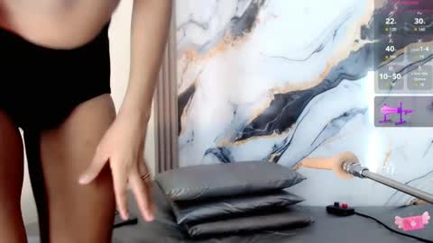 royal_xx online show from March 26, 2026, 8:47 pm