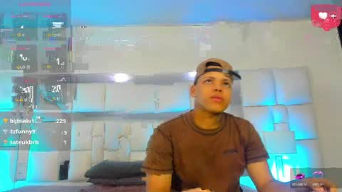 royal_xx online show from April 8, 2026, 8:20 pm