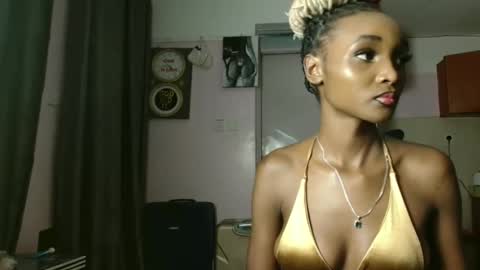 Softluxe online show from April 20, 2026, 5:43 am