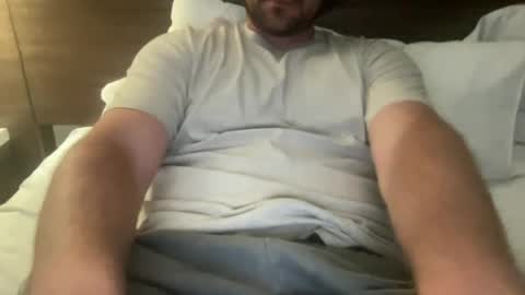 Snapshot of roythegil chatting on June 25, 2026, 2:44 am roythegil online show from June 25, 2026, 2:44 am