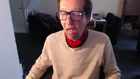 Snapshot of rubbertapper chatting on December 2, 2024, 1:24 pm rubbertapper online show from December 2, 2024, 1:24 pm