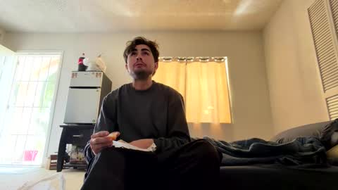 rubenzaragosa09 online show from April 29, 2026, 11:00 pm