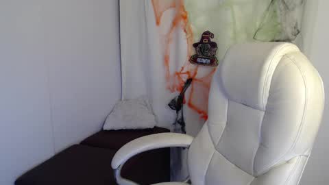 Rubi online show from October 31, 2025, 11:39 pm