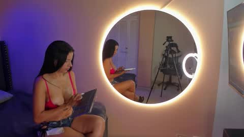 ruby  online show from November 26, 2025, 12:17 pm