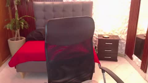 ruby_your_milf online show from May 28, 2026, 8:28 pm