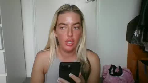 rubyredxxxoxxx online show from December 26, 2024, 1:32 pm