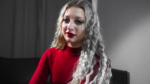 Mila online show from October 31, 2025, 5:19 am