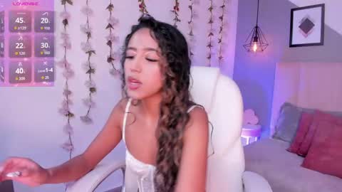 Snapshot of rue_zue chatting on April 25, 2026, 12:30 pm rue_zue online show from April 25, 2026, 12:30 pm