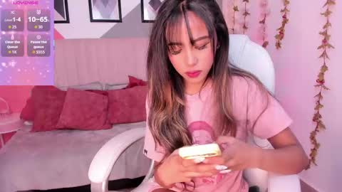 Snapshot of rue_zue chatting on June 7, 2026, 12:31 pm rue_zue online show from June 7, 2026, 12:31 pm
