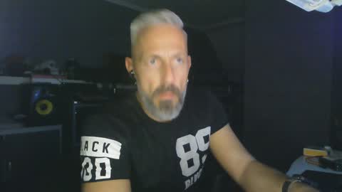 Snapshot of ruffi77 chatting on December 29, 2024, 10:23 am Chico que rico Caliente online show from December 29, 2024, 10:23 am