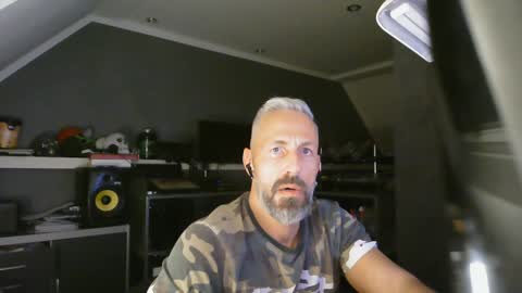 Snapshot of ruffi77 chatting on January 5, 2025, 4:06 pm Chico que rico Caliente online show from January 5, 2025, 4:06 pm