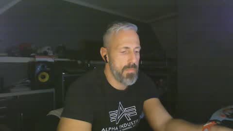 Snapshot of ruffi77 chatting on January 6, 2025, 4:55 pm Chico que rico Caliente online show from January 6, 2025, 4:55 pm