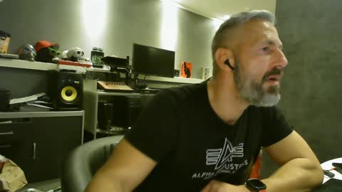 Snapshot of ruffi77 chatting on January 8, 2025, 6:52 am Chico que rico Caliente online show from January 8, 2025, 6:52 am