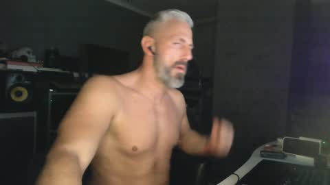 Snapshot of ruffi77 chatting on February 4, 2025, 4:59 am Chico que rico Caliente online show from February 4, 2025, 4:59 am