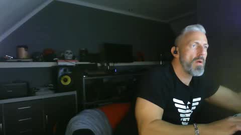 Snapshot of ruffi77 chatting on February 16, 2025, 12:30 am Chico que rico Caliente online show from February 16, 2025, 12:30 am