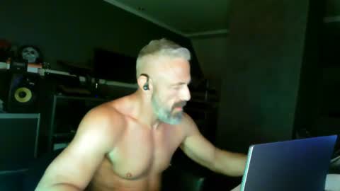 Chico que rico Caliente online show from July 25, 2026, 12:14 pm