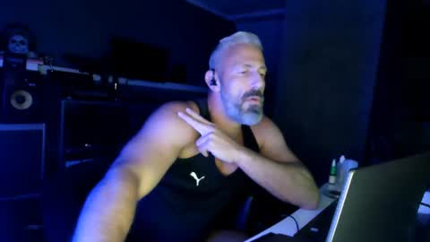 Chico que rico Caliente online show from July 26, 2026, 2:53 am