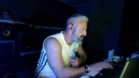 Chico que rico Caliente online show from July 28, 2026, 1:34 am