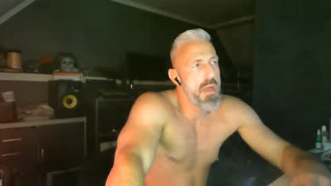 Chico que rico Caliente online show from July 29, 2026, 12:20 am