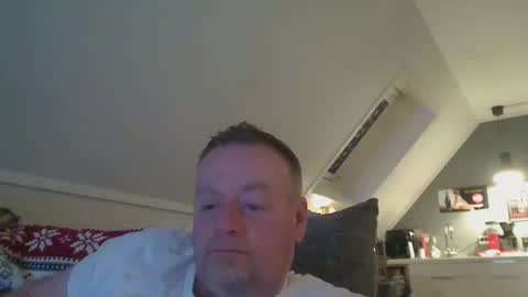 Snapshot of runepetter chatting on February 1, 2026, 9:57 pm bignorwegian online show from February 1, 2026, 9:57 pm