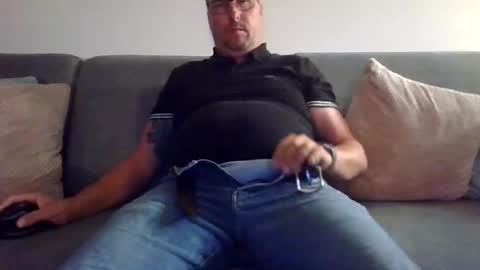 runner_1978 online show from September 9, 2025, 9:36 pm