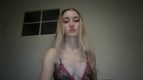 Izzy online show from October 28, 2025, 7:27 pm