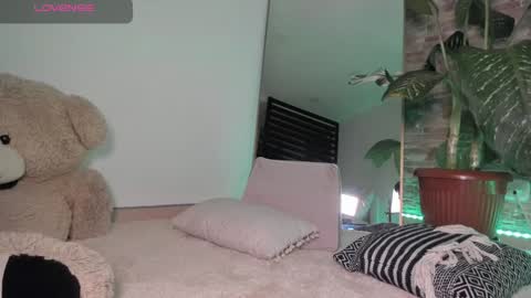 Lorenn online show from December 6, 2024, 12:45 am