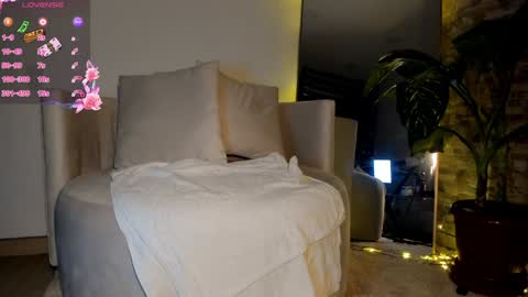 Lorenn online show from January 11, 2025, 1:06 am