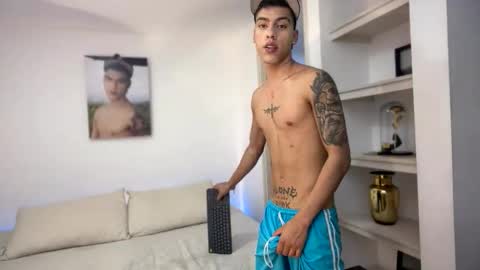  R U S S E L L  online show from November 23, 2025, 11:26 pm