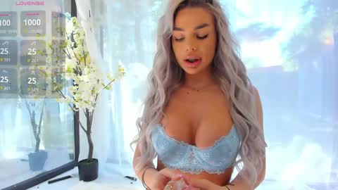Snapshot of russian_ava chatting on May 7, 2026, 7:14 am Ava online show from May 7, 2026, 7:14 am