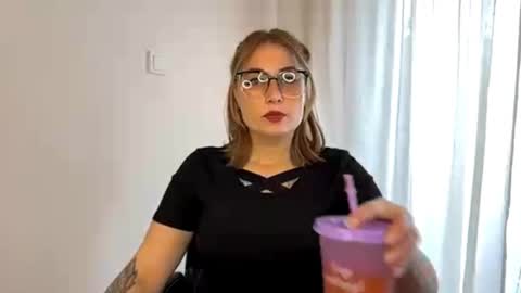 Nika online show from October 8, 2025, 1:31 pm