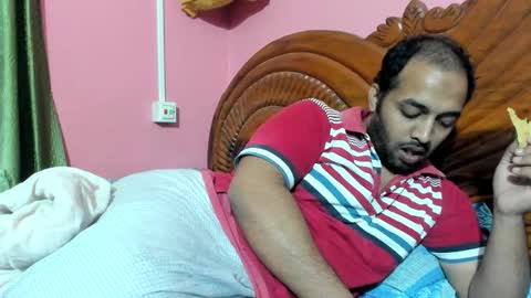 Snapshot of rwb17 chatting on December 17, 2025, 9:37 am rwb17 online show from December 17, 2025, 9:37 am