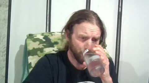 rwb1982 online show from April 19, 2026, 8:11 pm